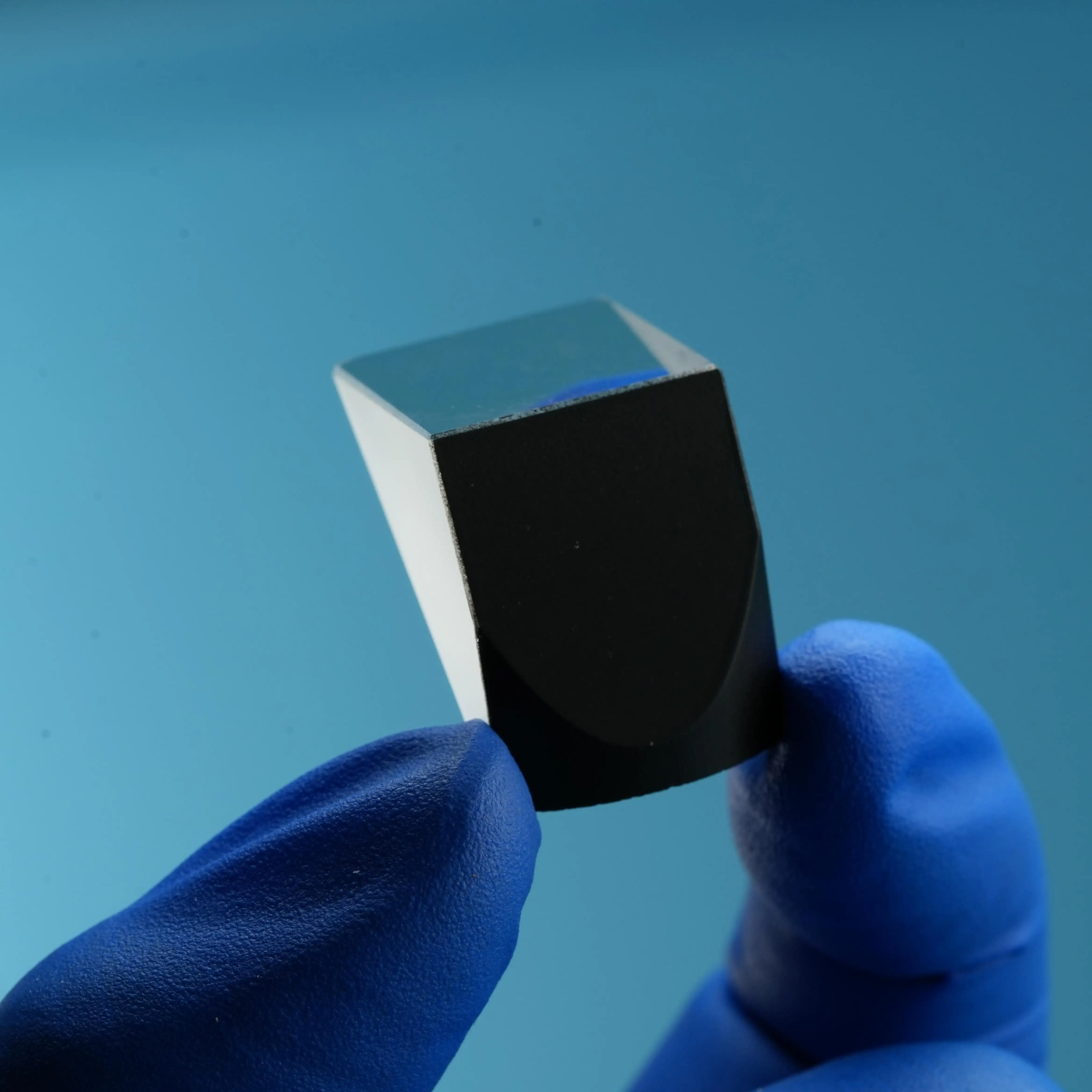 hersteller individuelles hochpräzises optisches BK7 Glas UV fusioniertes Silika-Penta-Prisma mit AR-Beschichtung und schwarzem Anstrich