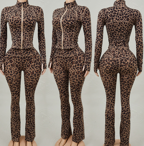 <span class=keywords><strong>Set</strong></span> Sportivo da Donna 2025, Due Pezzi con Stampa Leopardata Colorata, <span class=keywords><strong>Abbigliamento</strong></span> Personalizzato, Giacca e Leggings a Zampa per <span class=keywords><strong>Palestra</strong></span> - Product Image 4