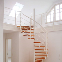 Escalier en colimaçon pour particuliers et professionnels, avec panneaux antidérapants et structure de charge optimisée aux dimensions personnalisées, vente en gros