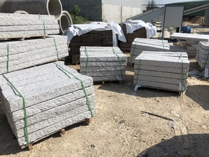 Losa pequeña <span class=keywords><strong>de</strong></span> granito 603 gris claro <span class=keywords><strong>de</strong></span> piedra natural <span class=keywords><strong>de</strong></span> superficie natural para acera <span class=keywords><strong>de</strong></span> bordillo - Product Image 3