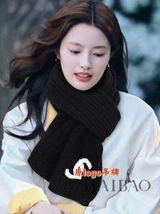 Sciarpa Invernale Personalizzata Ricamata in Stile Vintage, Accessorio Stampato per Neonati e Bambini, Sciarpa Calda Lavorata a Maglia per Bebè - Product Image 4