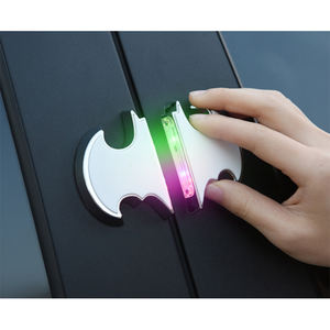 Lumière d'ouverture <span class=keywords><strong>de</strong></span> porte <span class=keywords><strong>de</strong></span> voiture Signal <span class=keywords><strong>de</strong></span> sécurité à LED 3D Bat Auto <span class=keywords><strong>Logo</strong></span> Car Motorcycle Car Decor Accessories - Product Image 1