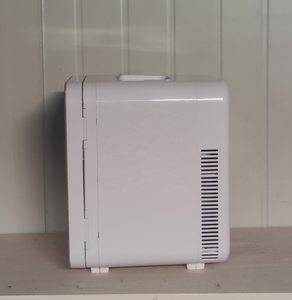 Mini Frigo Elettrico Rosa da 10L per <span class=keywords><strong>Cosmetici</strong></span>, Caldo/Freddo, Portatile a Basso Rumore, con Alimentazione 12V per Camper, Cibo, Bevande e Prodotti di Bellezza - Product Image 4