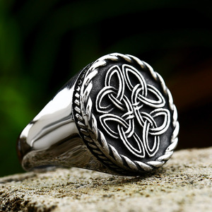 Anillo <span class=keywords><strong>de</strong></span> Odín con nudo <span class=keywords><strong>de</strong></span> celtas nórdicos <span class=keywords><strong>de</strong></span> acero inoxidable para hombre, <span class=keywords><strong>diseño</strong></span> especial, joyería <span class=keywords><strong>de</strong></span> alto pulido - Product Image 4