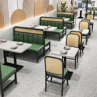 Chaise à dossier en rotin de qualité commerciale et banquette en cuir PU avec table en marbre pour restaurant, boulangerie, bistrot, café