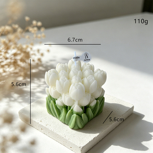 Bougie parfumée en forme de bouquet de tulipes avec base texturée en feuilles vertes et ornements floraux en cire simulant <span class=keywords><strong>le</strong></span> printemps - Product Image 6