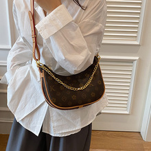 Bolso de Media Luna de Piel Sintética de Lujo, Nuevo Modelo 2026, con Cadena de Alta Calidad, Estampado, Versátil, de Mano, Bandolera, Impermeable - Product Image 5
