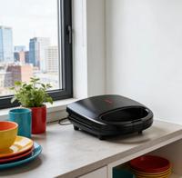 Offre Spéciale Gaufrier 750W Noir, Machine à Pain pour le Petit-Déjeuner, Grille-Pain Triangulaire de Cuisine