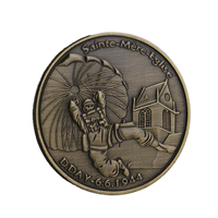 Pièce de collection moderne religieuse en métal plaqué or, gravée et sculptée UV, commémorative du 80e anniversaire de la D-Day et de l'Invasion de Normandie
