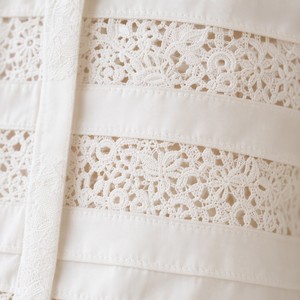 Elegante Camicetta da Donna <span class=keywords><strong>in</strong></span> <span class=keywords><strong>Pizzo</strong></span> Traforato Premium, Certificata BSCI, Broderie Anglaise, Manica Lunga con Bottoni - Product Image 5