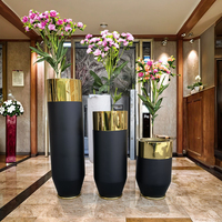 Pot de fleurs de luxe moderne noir et or fait main, grand pot de plantes d'intérieur, décoration de la maison, pot de fleurs, jardinière, vases en métal pour hôtel