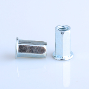 Écrou à riveter à tête hexagonale plate ouverte en acier au carbone doux zingué - Product Image 2