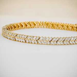 กำไลข้อมือเพชรทรงบาแกตต์สำหรับผู้หญิง ทองคำ 14K สีเหลือง สามารถสวมซ้อนกันได้ พร้อมการฝังแบบ Bezel Setting - Product Image 3