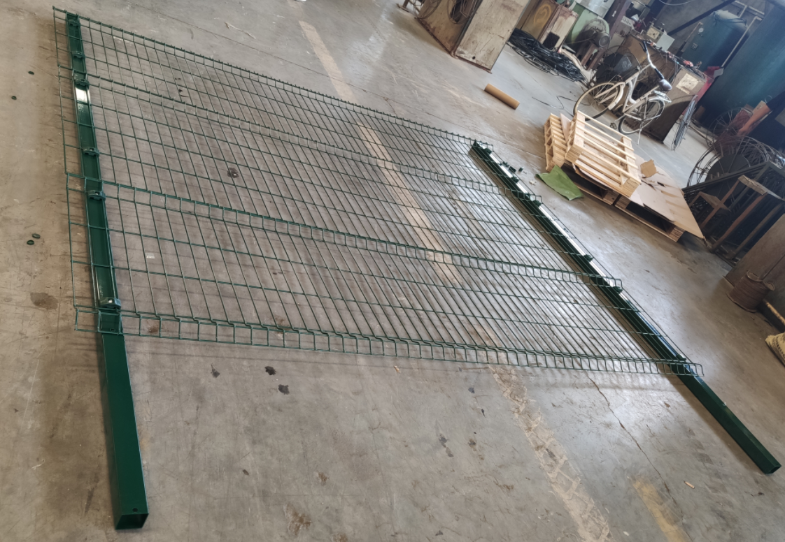 Decorative Wrought Iron 3D Wire Mesh Fence Green Vinyl Coated 1030mm height
