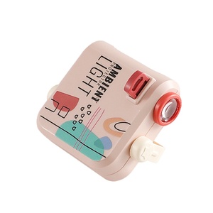 Cartone animato per bambini Mini proiettore giocattolo creativo decorazione di plastica per festa di compleanno disposizione e <span class=keywords><strong>lampada</strong></span> di proiezione regalo - Product Image 1