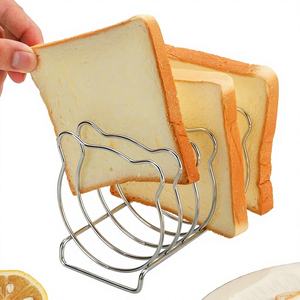 ที่วางขนมปังสแตนเลสแบบทันสมัย ช่วยให้ขนมปังตั้งตรงด้วยการไหลเวียนของอากาศ ทนทานและใช้งานได้หลากหลายสำหรับขนมปังกรอบ - Product Image 1