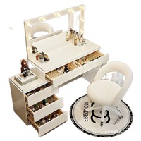 Coiffeuse moderne minimaliste pour petit appartement, nouveau style, ton crème, intelligente, avec éclairage intégré et rangement