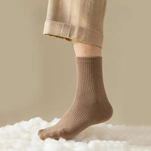 جوارب قطنية بألوان سادة للرجال مضادة للروائح وناعمة للارتداء الرياضي واليومي في فصل الخريف - Product Image 3