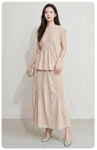 Ensemble plissé kaki clair uni PY Fashion Design pour femme, haut sans manches et jupe longue, décontracté et élégant, deux pièces, vente en gros de vêtements en vrac - Product Image 4