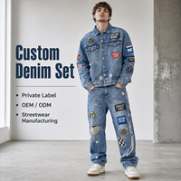 Ensemble survêtement streetwear IKDEER personnalisé avec logo brodé pour homme – Veste délavée et jean en denim effet usé