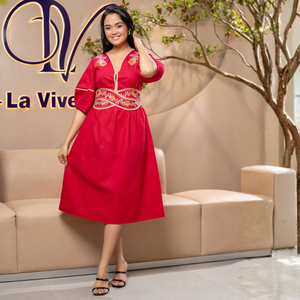 Vestido Midi de Lino Rojo Fresa y Beige Premium con Bordado en Contraste, Elegante y Casual - Product Image 3