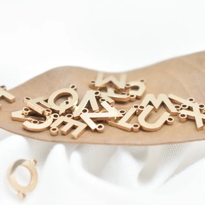 Connettori Charm con Lettere 'A-Z' in Oro 14K, Ciondolo Iniziale Alfabetico con 2 Anelli per Creazione di Collane e Bracciali - Product Image 2