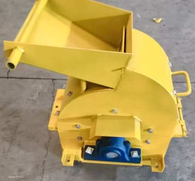 Custom Factory-Made Hammer Sand Crusher for Fine Gold Ore Classification, Compact Design with Fine Output Granules