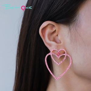 Nuevos pendientes de regalo del Día de San Valentín de Venta caliente lindos pendientes de corazón rosa de doble capa para mujeres listos para enviar - Product Image 5