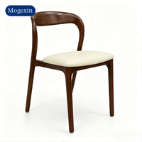 Moderner Leder- & Holz-Esszimmerstuhl mit Gepolstertem Sitz im Mid-Century-Design für Esszimmer & Wohnzimmer Gewerbliche Nutzung Langlebig