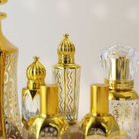 Flacon de parfum de luxe en verre givré 50ml/100ml/150ml avec pulvérisateur à pompe style Moyen-Orient, estampage doré et gravure laser
