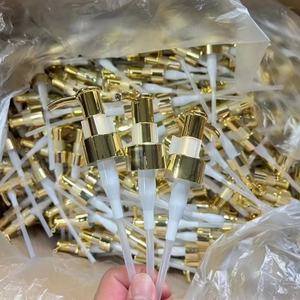 ฝาจุกแบบดิสก์สีทองขนาด 20/410 พร้อมปลอกอะลูมิเนียม ฝาขวดแชมพูขนาด 24/410 ฝาขวดพลาสติกสำหรับครีมนวดผมแบบกด ขายส่งจากโรงงาน - Product Image 2