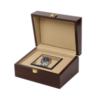 Boîte à montres de luxe haut de gamme, couleur beige foncé, avec fermoir doré, doublure en daim beige, gaufrage et estampage à chaud brillant pour logo personnalisé et lunettes