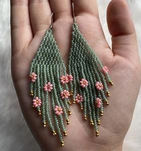 Boucles d'oreilles pendantes de luxe à la mode en perles de rocaille brodées à la main Design unisexe d'Inde - Product Image 1