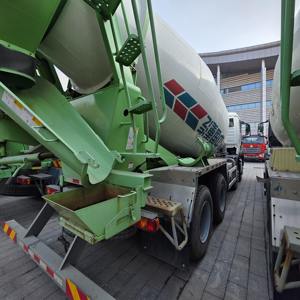 Camion malaxeur à béton Sinotruk HOWO 6*4 d'occasion, 10/12/20 m³, autochargeur, diesel, 10 roues, camion pompe à ciment - Product Image 1