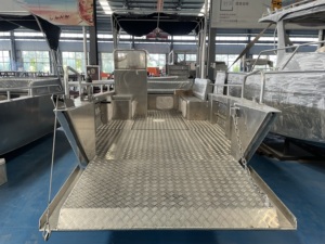 Bateau de pêche en aluminium de 5,8 m, petit bateau de plaisance familial à vendre - Product Image 3