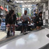 Simulateur de course de vélo interactif Songfa en PVC durable et écologique pour les parcs de jeux intérieurs et les locations de parcs d'attractions