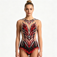 Justaucorps de gymnastique sans manches rouge et noir à motifs flamme avec empiècements en maille transparente couleur chair et ourlet à franges pour les compétitions de cheerleading