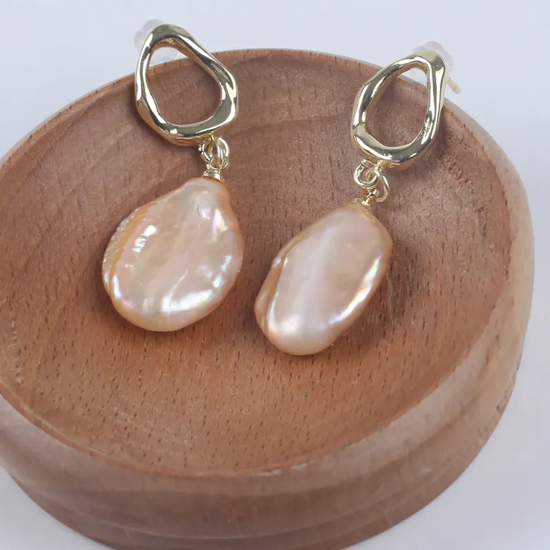 Boucles d'oreilles en perles d'eau douce naturelles faites à la main pour dames vente en gros