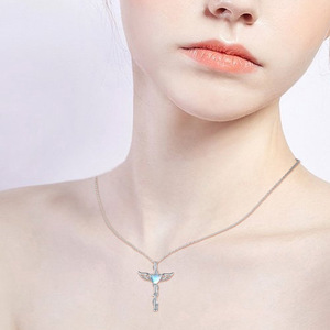 Collar con Colgante Estilo Piedra Lunar con Forma de Corazón y Alas para Mujer, Joyería de Moda para Uso Diario, Regalo - Product Image 3