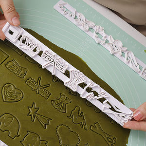 Noël en plastique Fondant emporte-pièce timbre Animal boulangerie outils gaufreur fleurs Cutter moule coupe - Product Image 4