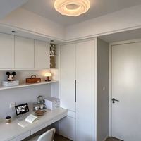 Armoire de chambre moderne en bois réglable pour enfants avec bureau intégré et rangement pour l'apprentissage à domicile, idéale pour les chambres d'enfants et l'utilisation hôtelière