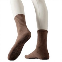 Chaussettes de sport en maille respirantes antidérapantes de haute qualité avec logo personnalisé en nylon/polyester/spandex pour jeunes, idéales pour le yoga et le Pilates