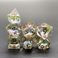 Jeu de dés à noyau liquide en résine transparente de 18 mm à bords vifs avec décor de feuilles naturelles pour jeux de table DND RPG