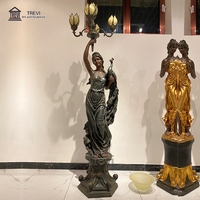 Lámpara con Escultura de Figura Femenina de Bronce de Tamaño Real TREVI |   Lámpara de Pie Clásica Estilo Diosa para Vestíbulo de Hotel y Villa
