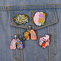 En gros, Pin's de revers personnalisés en émail, motifs organes (Cœur, Cerveau, Poumon), fleurs, plantes, papillons, style punk et médicaux
