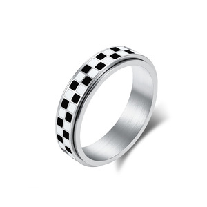 Bague anti-stress classique unisexe vintage en acier inoxydable plaqué or 18 carats, motif drapeau de course et grille d'échecs noir et blanc - Product Image 2