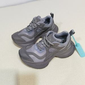 Zapatillas de Deporte de Moda Estilo Retro Personalizadas al por Mayor para Hombre y Mujer, con Suela Gruesa e Impermeables para Correr - Product Image 4