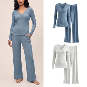 Ensemble de pyjama d'hiver pour femme en polyester et élasthanne, pointelle, cordon de serrage, haut Henley à manches longues et col en V, pantalon coupe slim, bord festonné, doux - Product Image 1