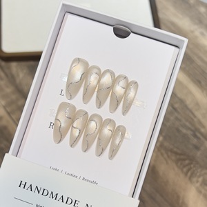 <span class=keywords><strong>Ongles</strong></span> à presser faits main, longs, forme amande, blanc crème, effet œil de chat, peints à la main, chrome argenté, gel liquide métallique, vente en gros - Product Image 5