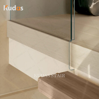 Garde-corps moderne en verre Mono Stringer en bois Escalier flottant en métal personnalisable Escaliers pour villa de luxe Home Interior Design